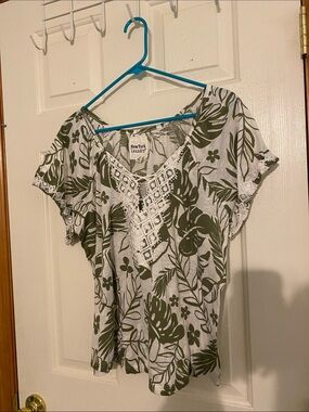 New York Laundry White Tee with Olive Floral Print & Crochet Trim
